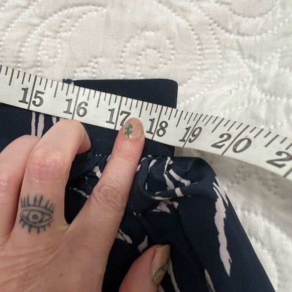 ATHLETA Vienna Cargo Pants Printed in Navy & Orchid Pink Lightweight - Picture 7 of 12